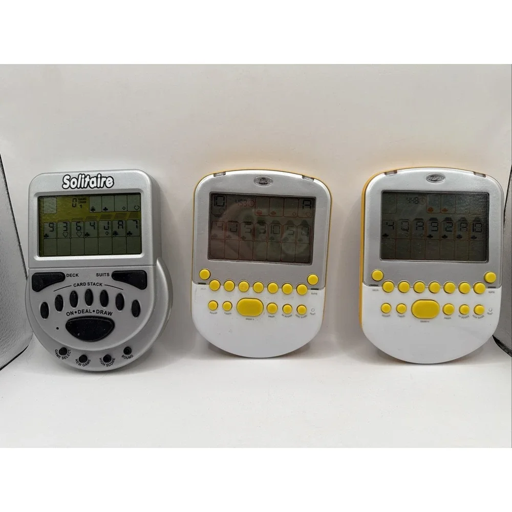 Radica Big Screen Solitaire Electronic Handheld Game Yellow White 2008 READ